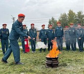  Практический урок сотрудников МЧС для учащихся кадетского класса пожарно-спасательной направленности