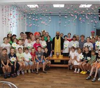 Помоги пойти учиться: уроки добра для школьников