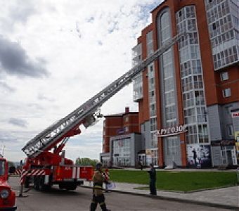 Пожарно-тактические учения: условный пожар потушен, спасены люди
