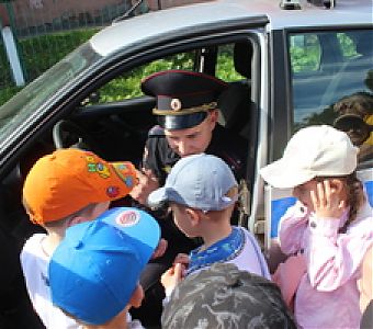 Учим детей безопасности на дороге